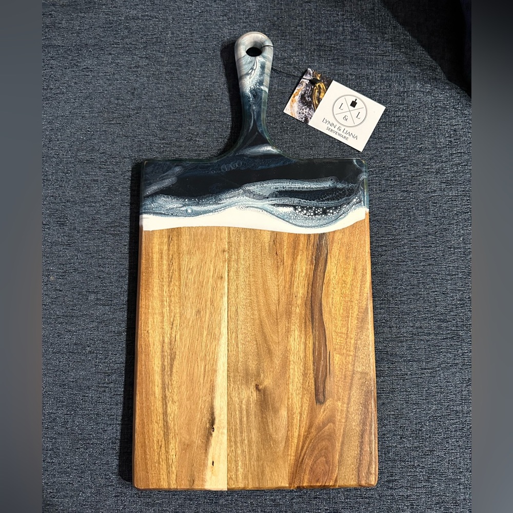 Lynn & Liana Large Acacia Cheese Board, 10”x14”